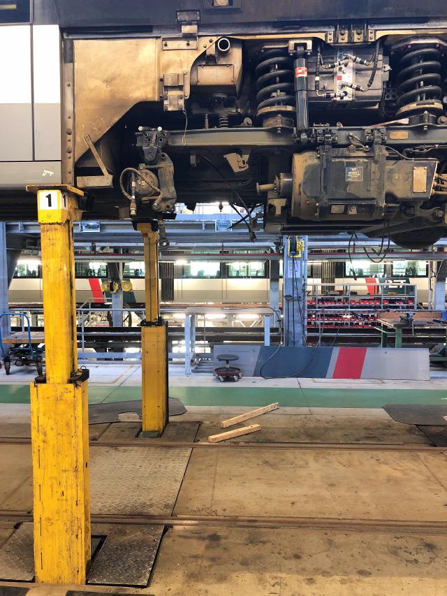 tram voor onderhoud in remise