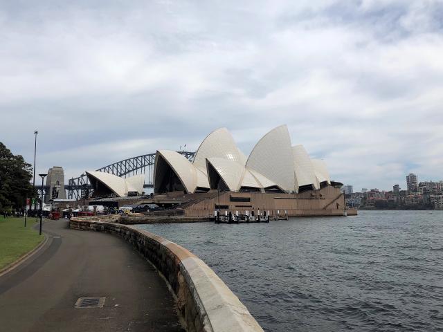 Sydney Opera House met op de achtergrond Harbour Bridge