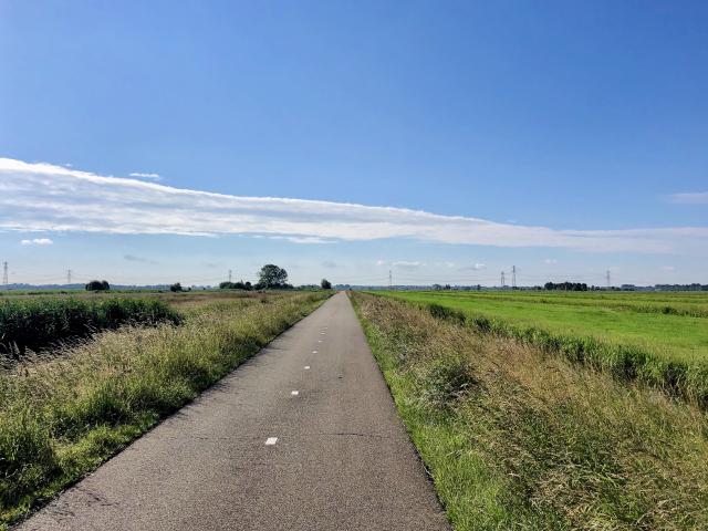 fietspad door de polder