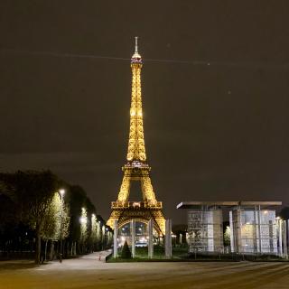 eiffeltoren by night