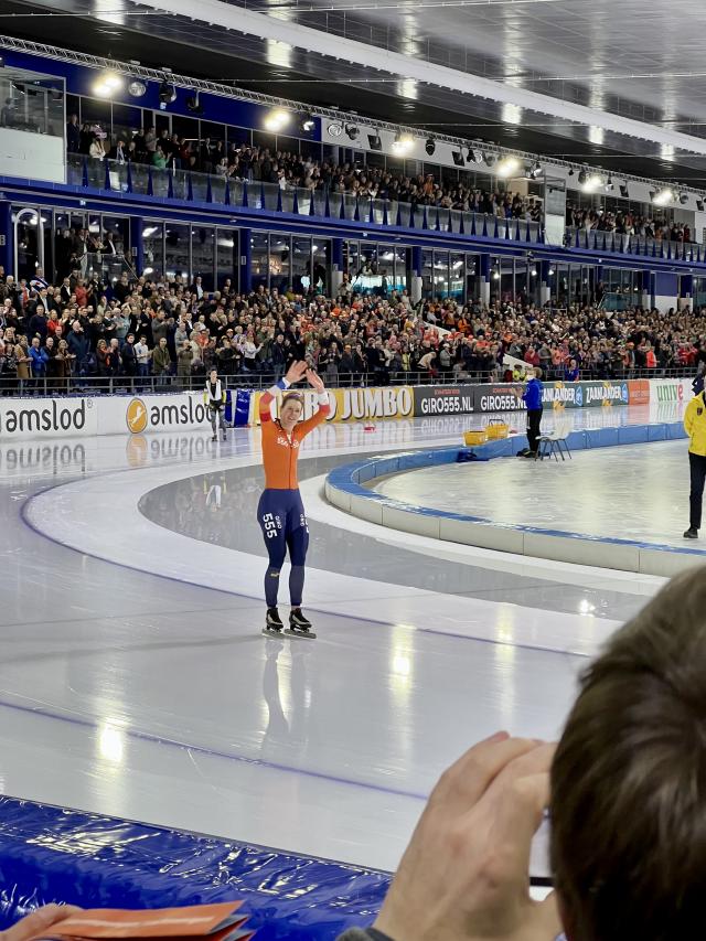 Ireen Wüst bedankt het publiek