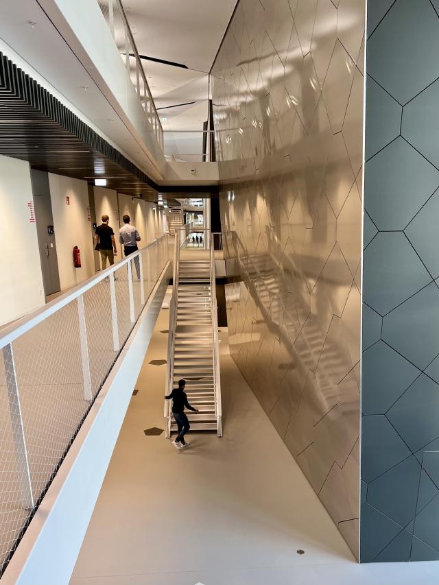 gang in gebouw